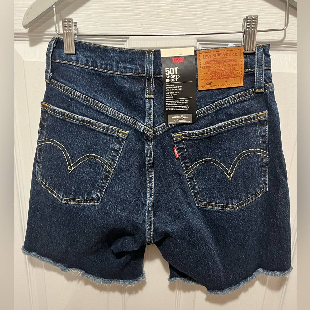NWT Levi’s High Rise Cut-off Raw Hem Button Fly 501 Shorts Sz 26